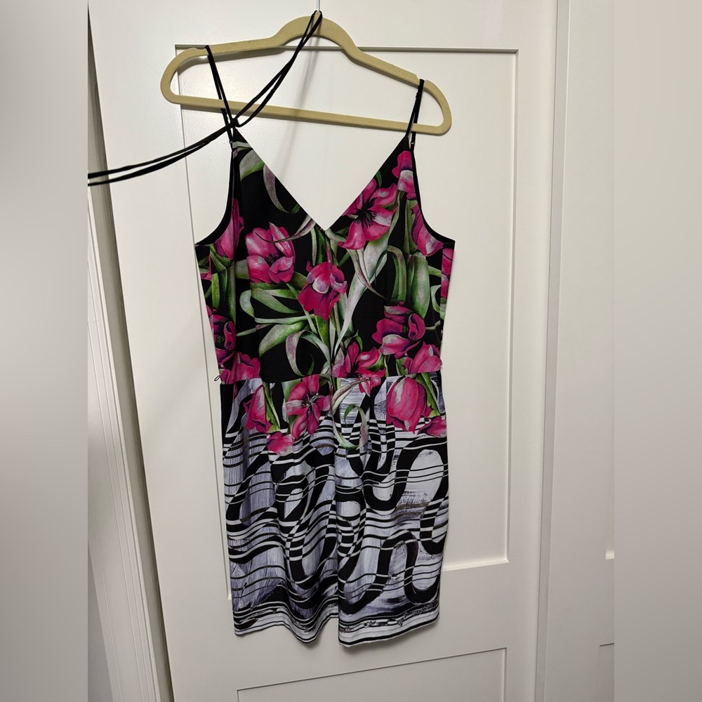 Clover Canon size L floral dress. NWT